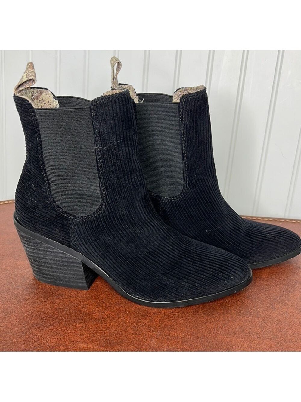 - Band of Gypsies Shadow Black Corduroy Booties Size 6.5